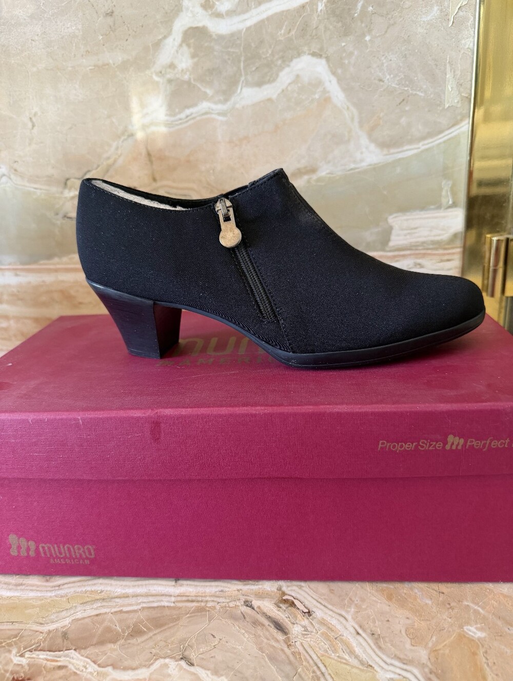 Munro American Taylor Black Stretch Ankle Boots Pumps, Side Zipper, Size 8, NIB!